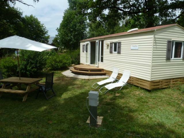 Camping Etang Du Camp Senergues Екстериор снимка